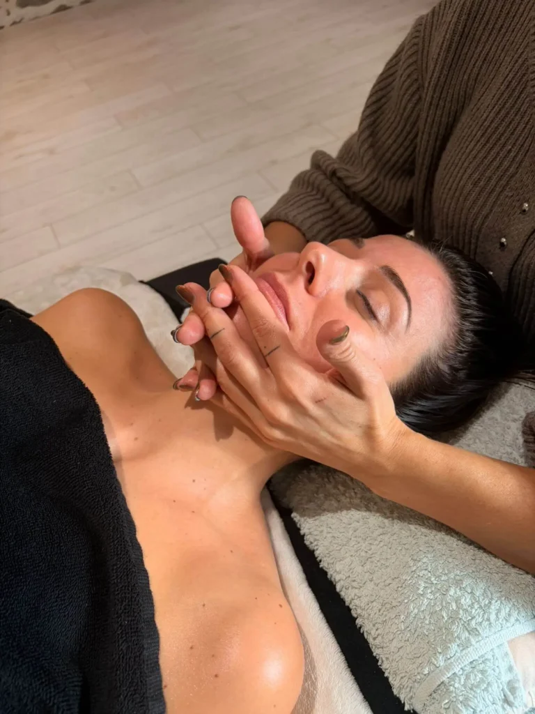 MASSAGE CRANVES SALES VISAGE