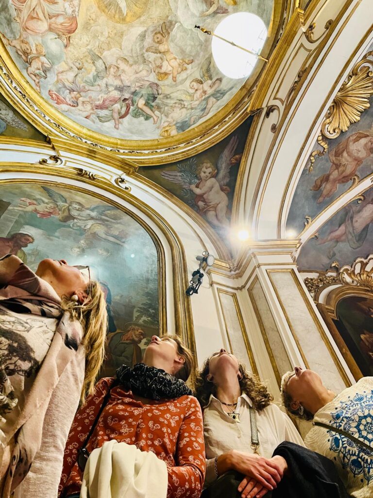 Visite de la ville pendant le séjour de yoga